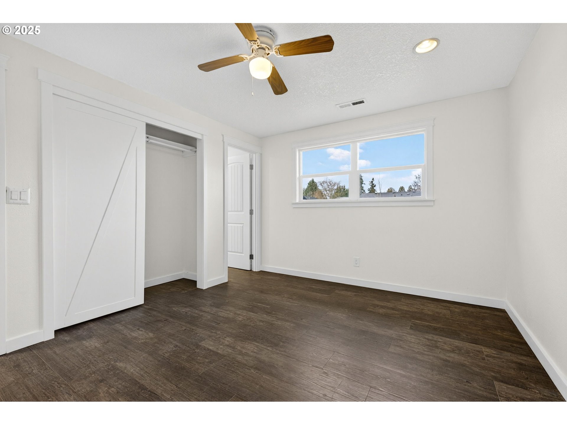 1100 South Ivy Street Cornelius, OR 97113 - Photo 14 of 36 a view of an empty room with a window