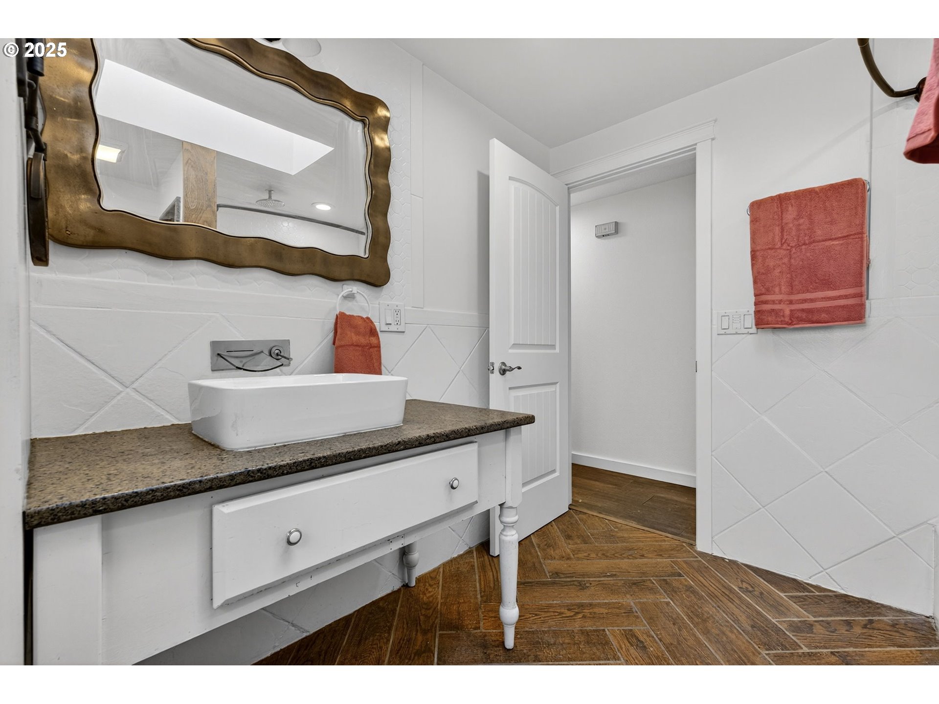 1100 South Ivy Street Cornelius, OR 97113 - Photo 21 of 36 a bathroom with a sink and a mirror