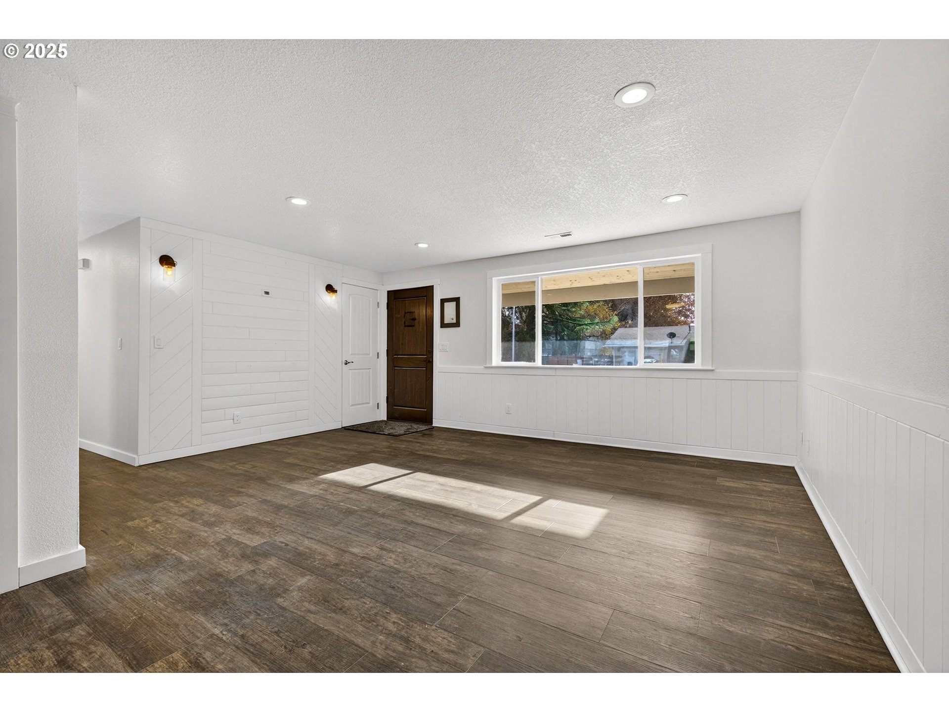 1100 South Ivy Street Cornelius, OR 97113 - Photo 5 of 36 a view of an empty room with a window