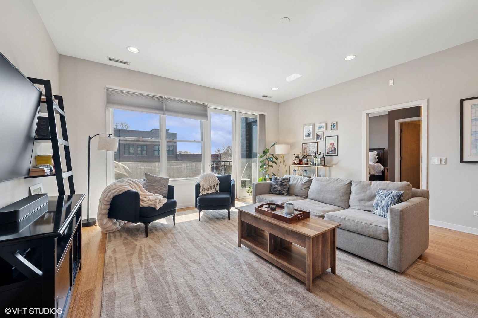 1842 West Irving Park Road, Unit 304 Chicago, IL 60613 - Photo 3 of 15 Gallery Image 3