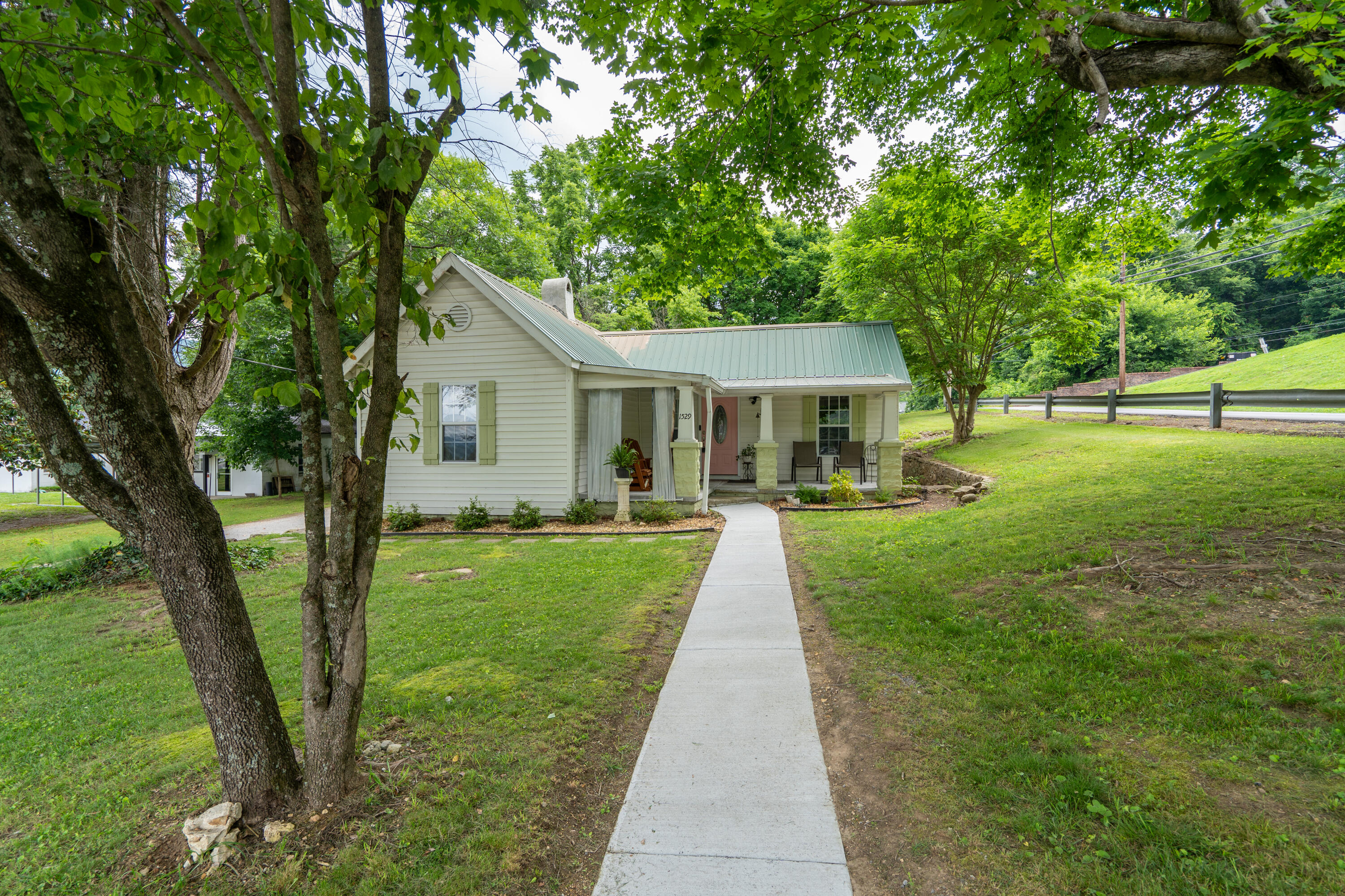 1529 Main Street Dunlap, TN 37327 - Photo 3 of 29 DSC00118