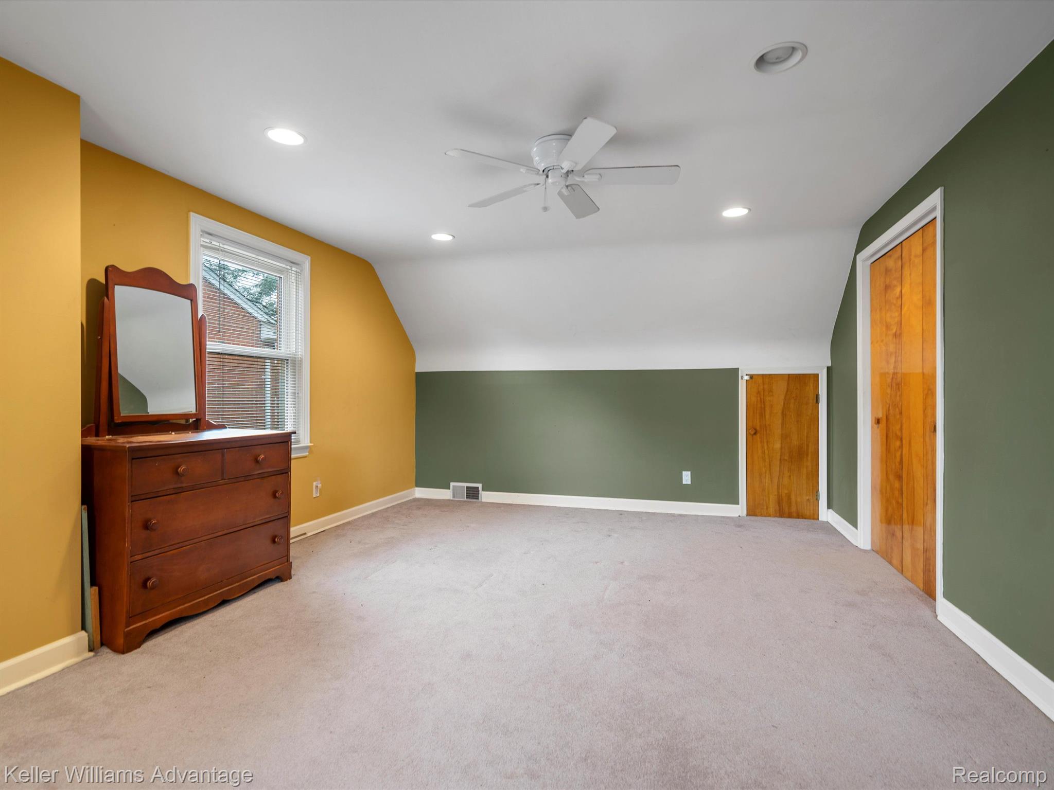 31217 Kelly Road Fraser, MI 48026 - Photo 16 of 25 Primary Bedroom - 2nd Floor