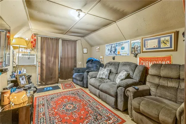 $170,000 | 747 Reynolds Avenue, Kansas City, KS 66101