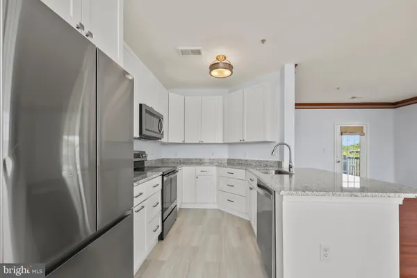 $459,500 | 6480 Cheyenne Drive, Unit 304, Alexandria, VA 22312