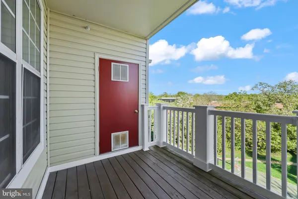 $459,500 | 6480 Cheyenne Drive, Unit 304, Alexandria, VA 22312