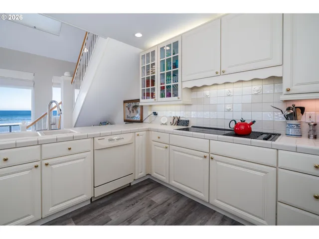$1,089,000 | 5944 Southwest Cupola Drive, Unit 2, South Beach, OR 97366