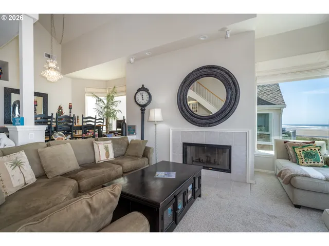 $1,089,000 | 5944 Southwest Cupola Drive, Unit 2, South Beach, OR 97366
