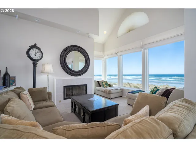 $1,089,000 | 5944 Southwest Cupola Drive, Unit 2, South Beach, OR 97366