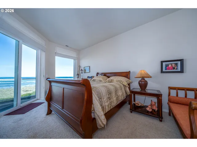 $1,089,000 | 5944 Southwest Cupola Drive, Unit 2, South Beach, OR 97366