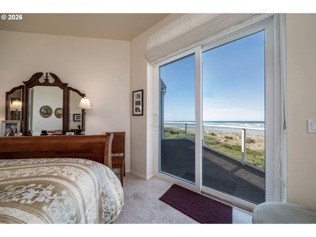 $1,089,000 | 5944 Southwest Cupola Drive, Unit 2, South Beach, OR 97366