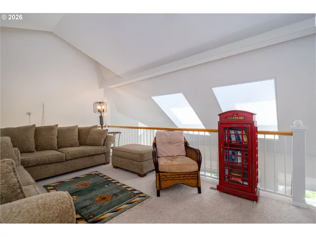 $1,089,000 | 5944 Southwest Cupola Drive, Unit 2, South Beach, OR 97366
