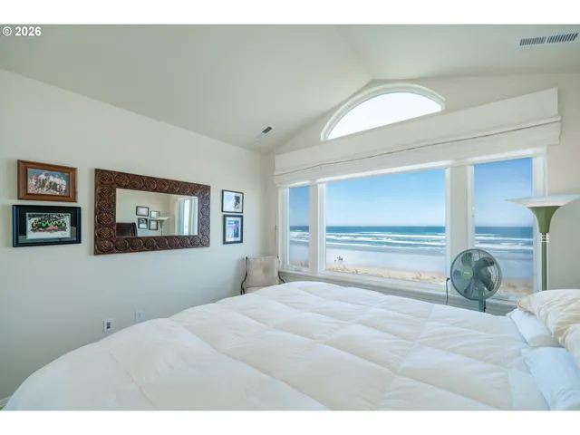 $1,089,000 | 5944 Southwest Cupola Drive, Unit 2, South Beach, OR 97366