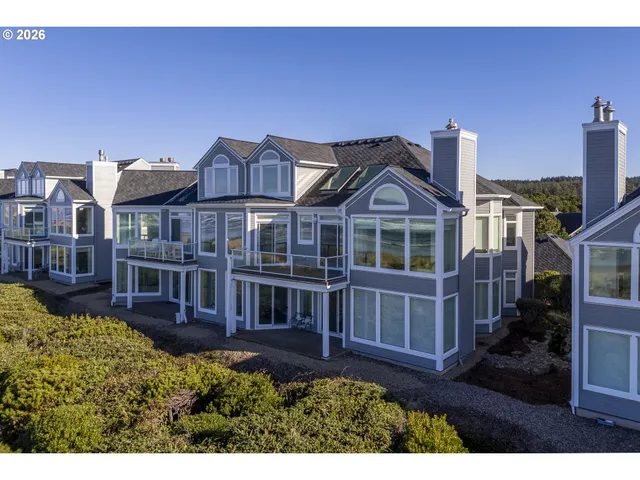 $1,089,000 | 5944 Southwest Cupola Drive, Unit 2, South Beach, OR 97366