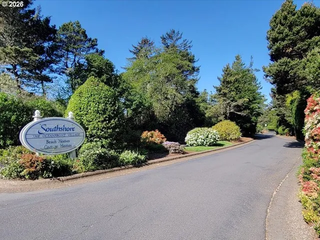 $1,089,000 | 5944 Southwest Cupola Drive, Unit 2, South Beach, OR 97366