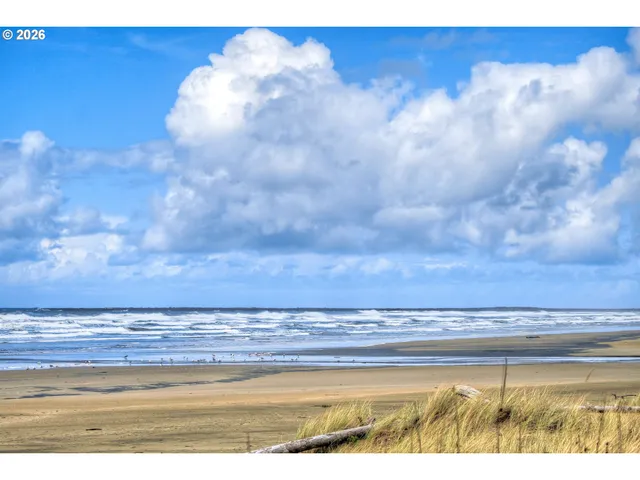 $1,089,000 | 5944 Southwest Cupola Drive, Unit 2, South Beach, OR 97366