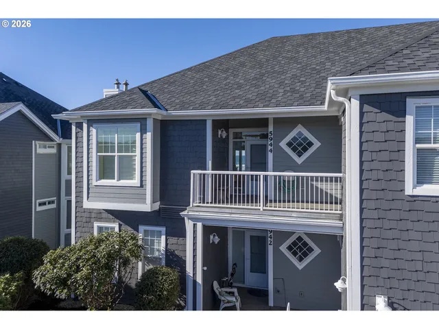 $1,089,000 | 5944 Southwest Cupola Drive, Unit 2, South Beach, OR 97366