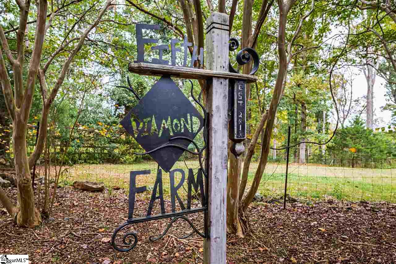 8 Anders Road Greenville, SC 29617 - Photo 2 of 36