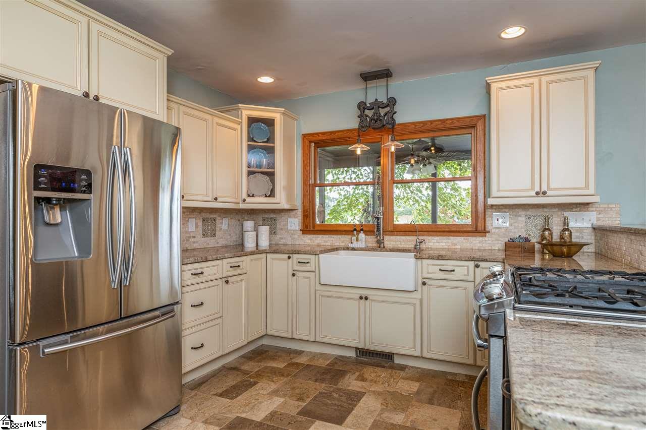 8 Anders Road Greenville, SC 29617 - Photo 11 of 36
