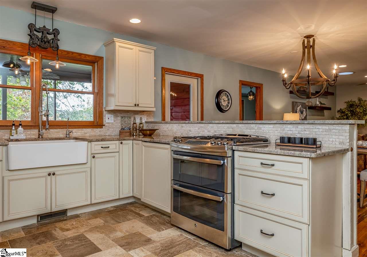 8 Anders Road Greenville, SC 29617 - Photo 12 of 36