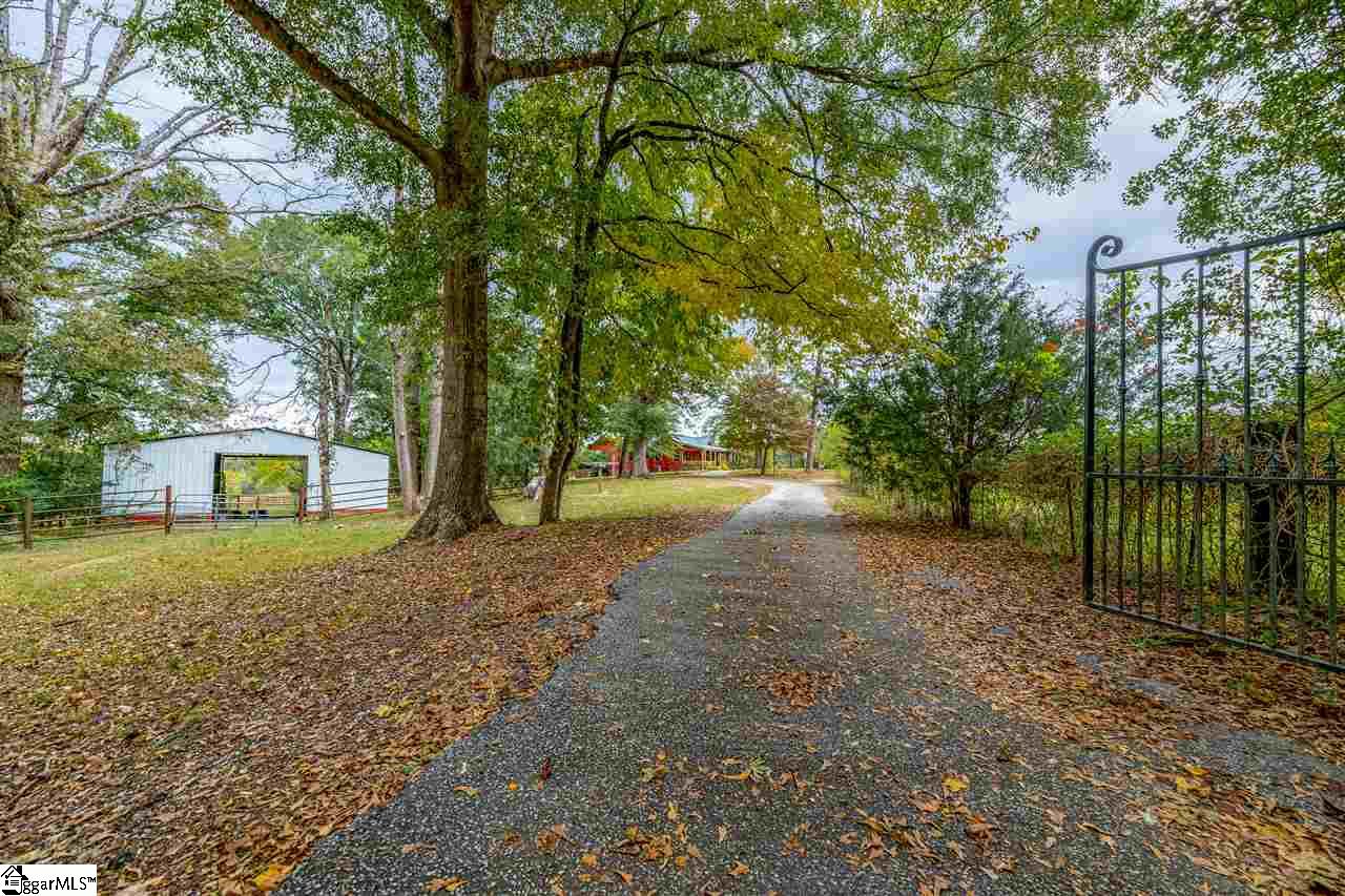 8 Anders Road Greenville, SC 29617 - Photo 3 of 36