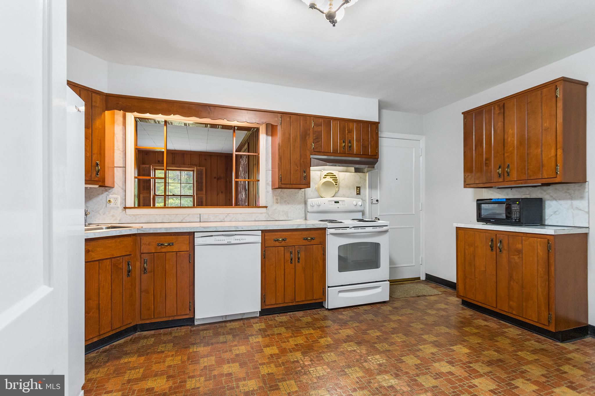 228 Ridgewood Road Media, PA 19063 - Photo 7 of 23