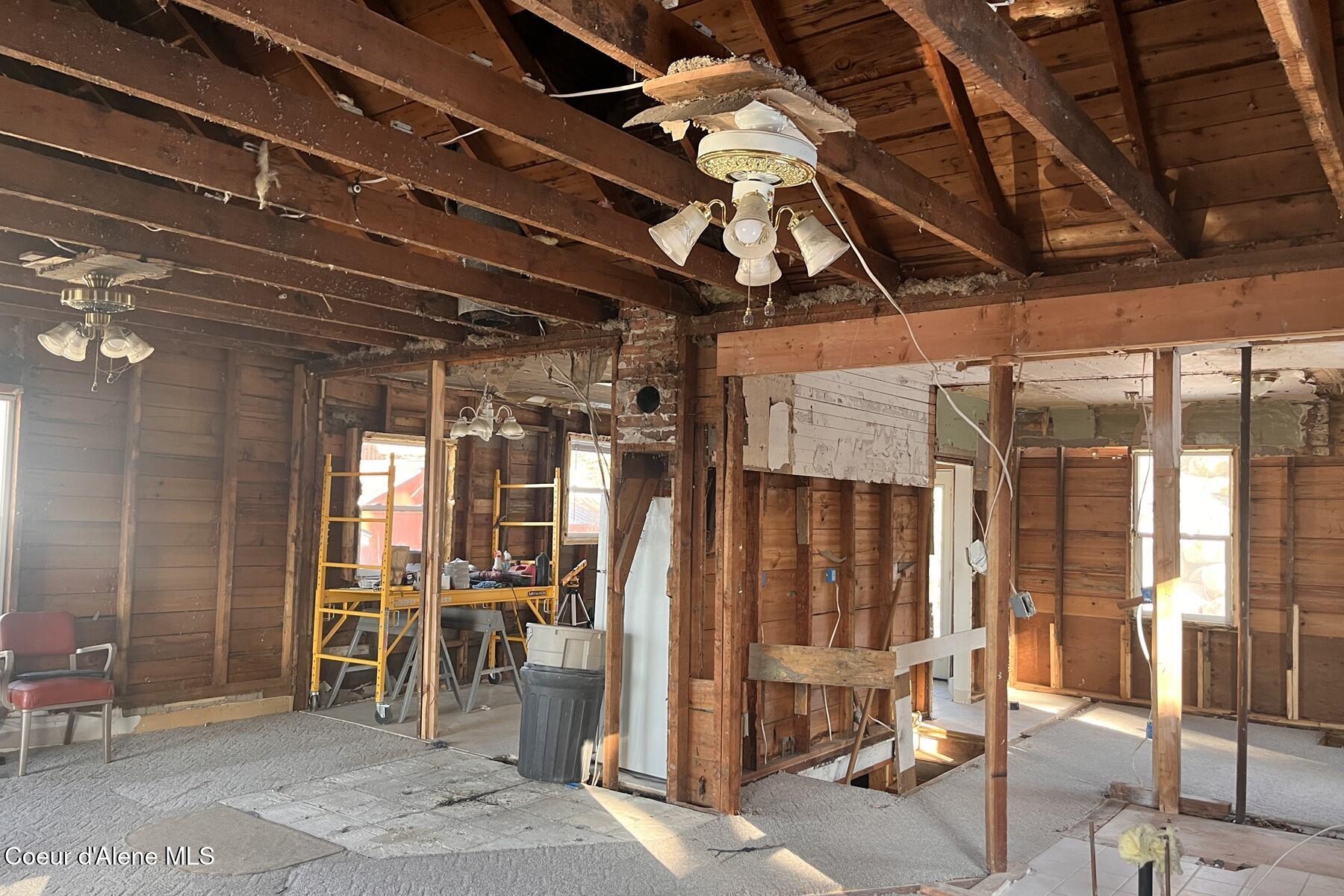 525 Big Hill Road Hope, ID 83836 - Photo 4 of 17 Inside