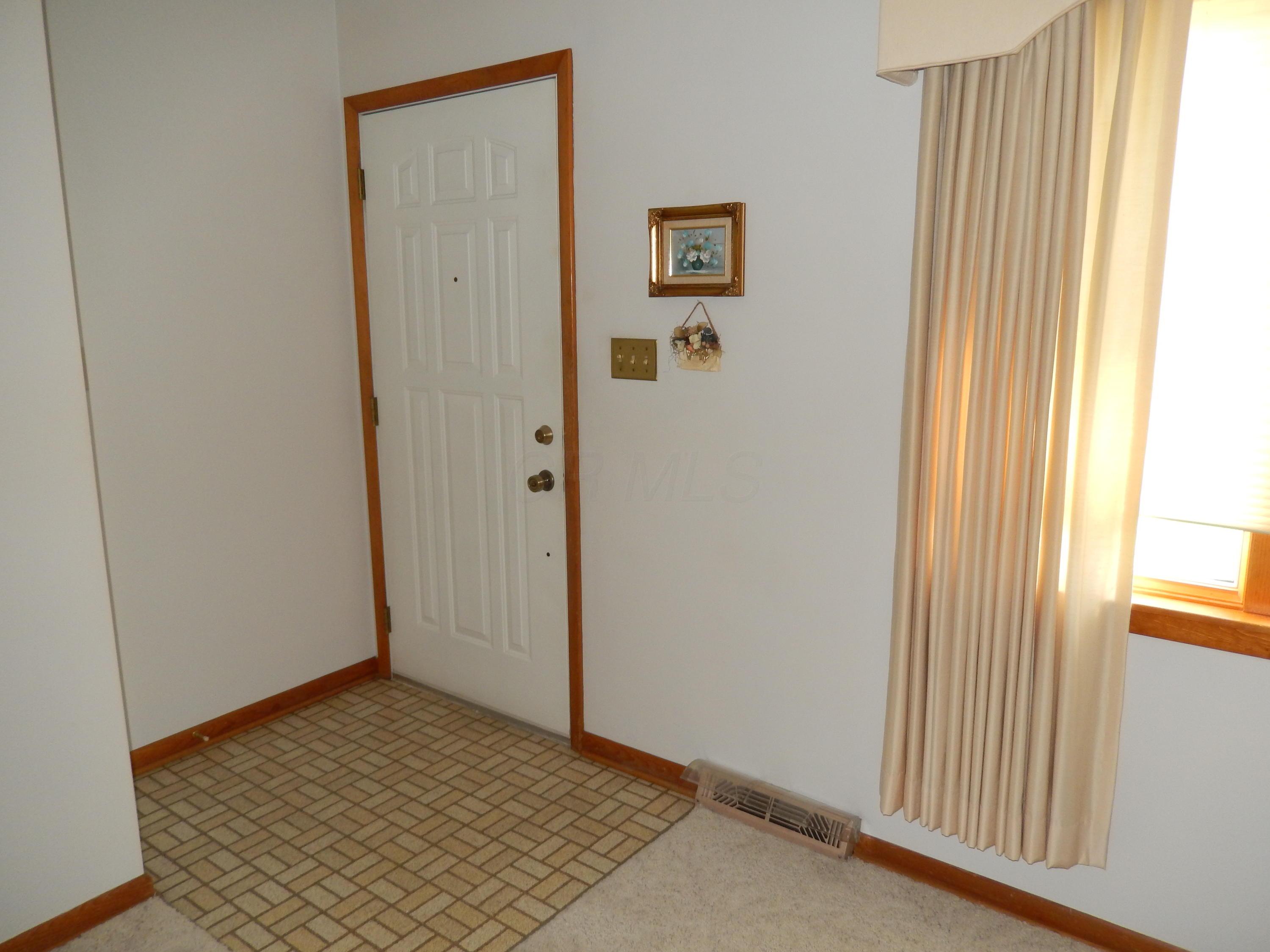 5473 Redwood Road Columbus, OH 43229 - Photo 4 of 36 Gallery Image 4
