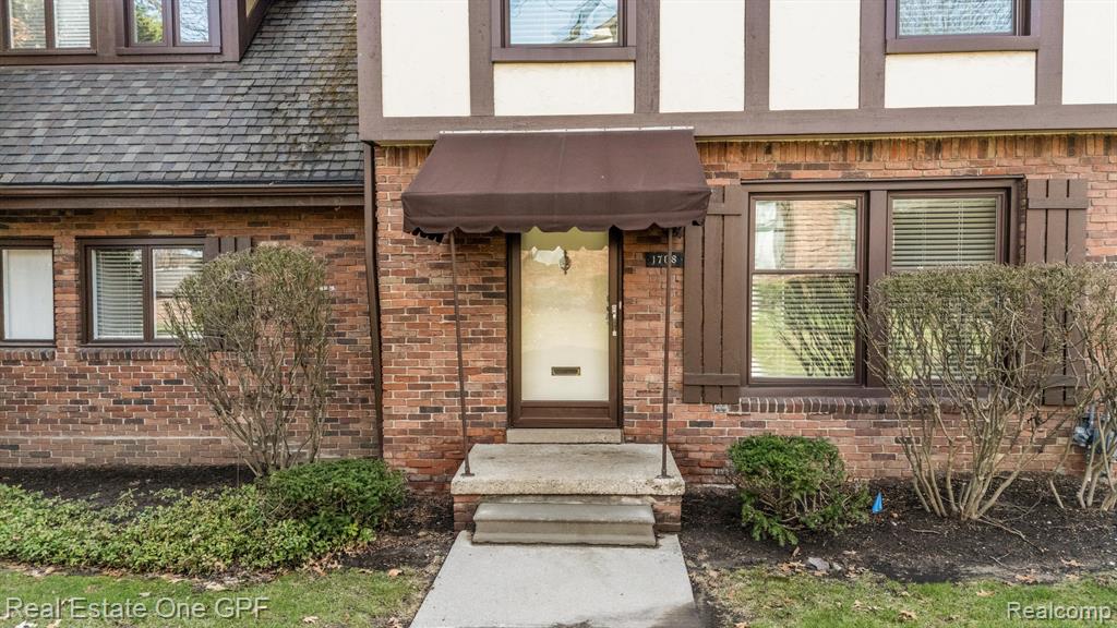 1708 Vernier Road Grosse Pointe Woods, MI 48236 - Photo 6 of 43