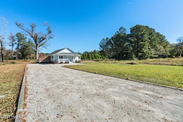 $340,000 | 1070 Midway Road Southeast, Bolivia, NC 28422