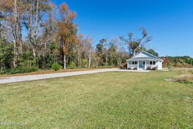 $340,000 | 1070 Midway Road Southeast, Bolivia, NC 28422