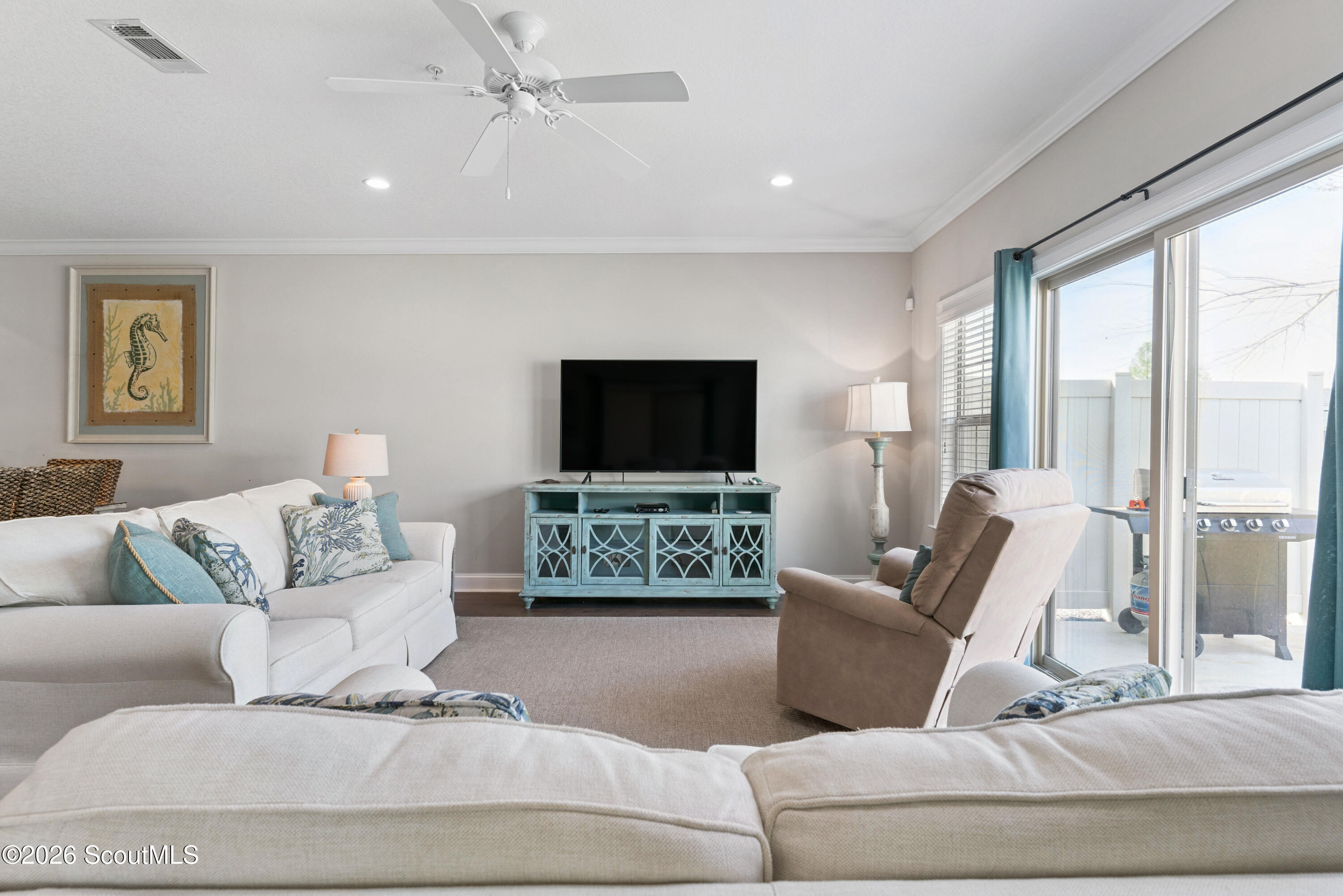 101 Mariners Circle St. Simons Island, GA 31522 - Photo 11 of 35 Living Room