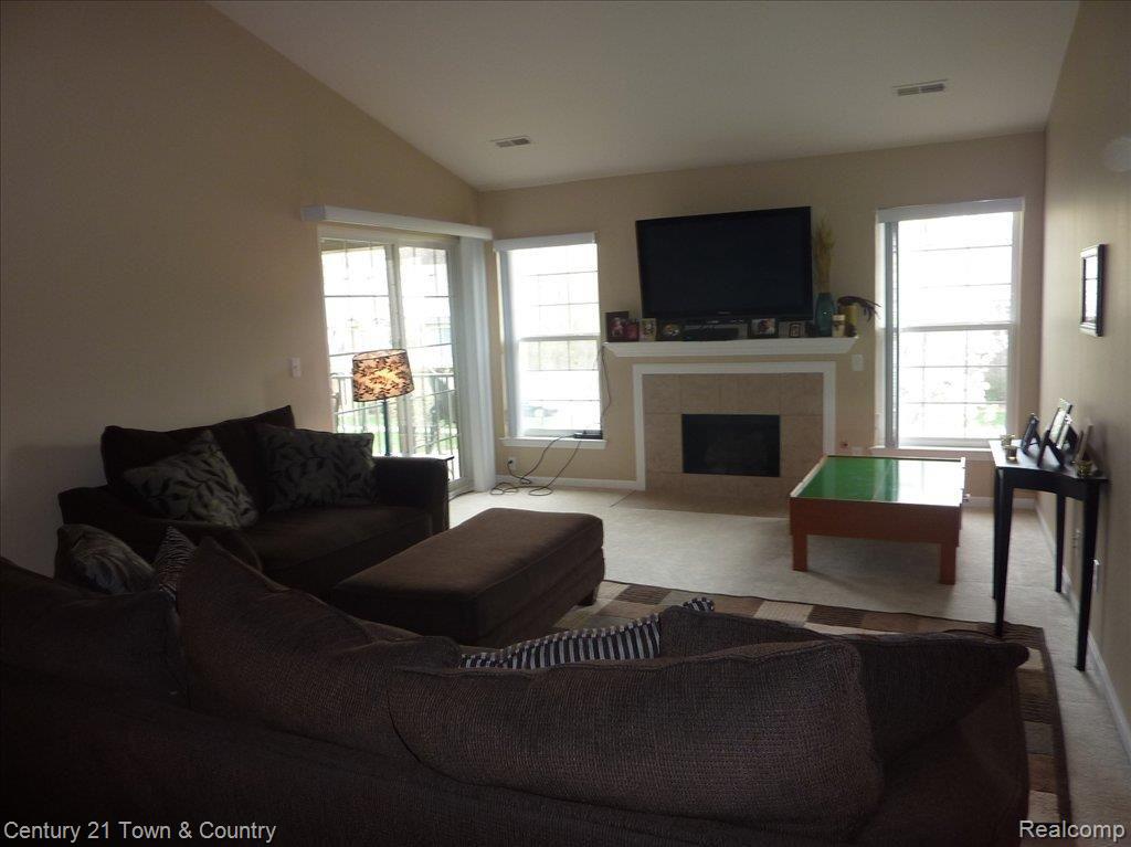 3608 Tremonte Circle Rochester, MI 48306 - Photo 5 of 21 Living Room