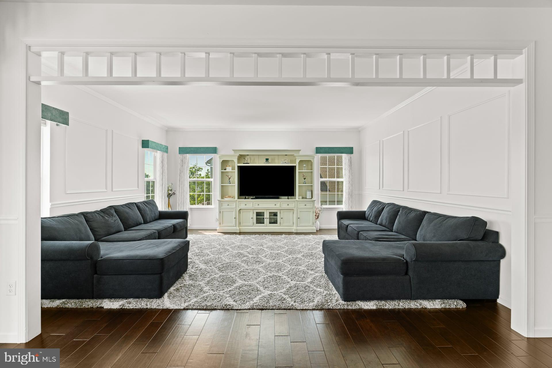 3 Rycroft Road Mechanicsburg, PA 17050 - Photo 11 of 44 Spacious living area with natural light.
