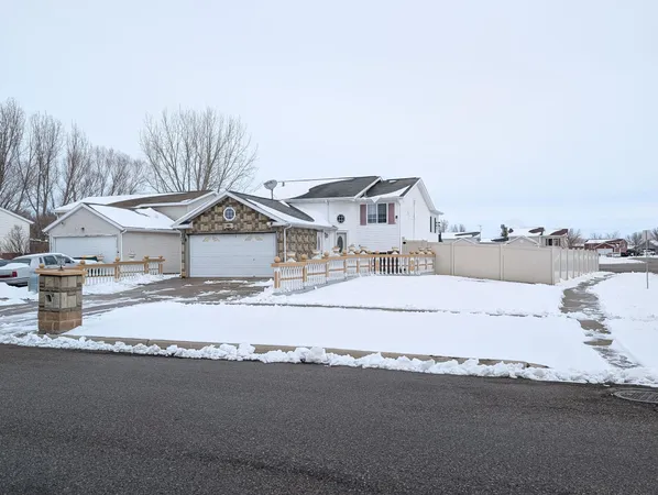 $299,900 | 238 Pinewood Boulevard, West Fargo, ND 58078
