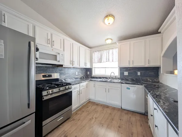 $299,900 | 238 Pinewood Boulevard, West Fargo, ND 58078