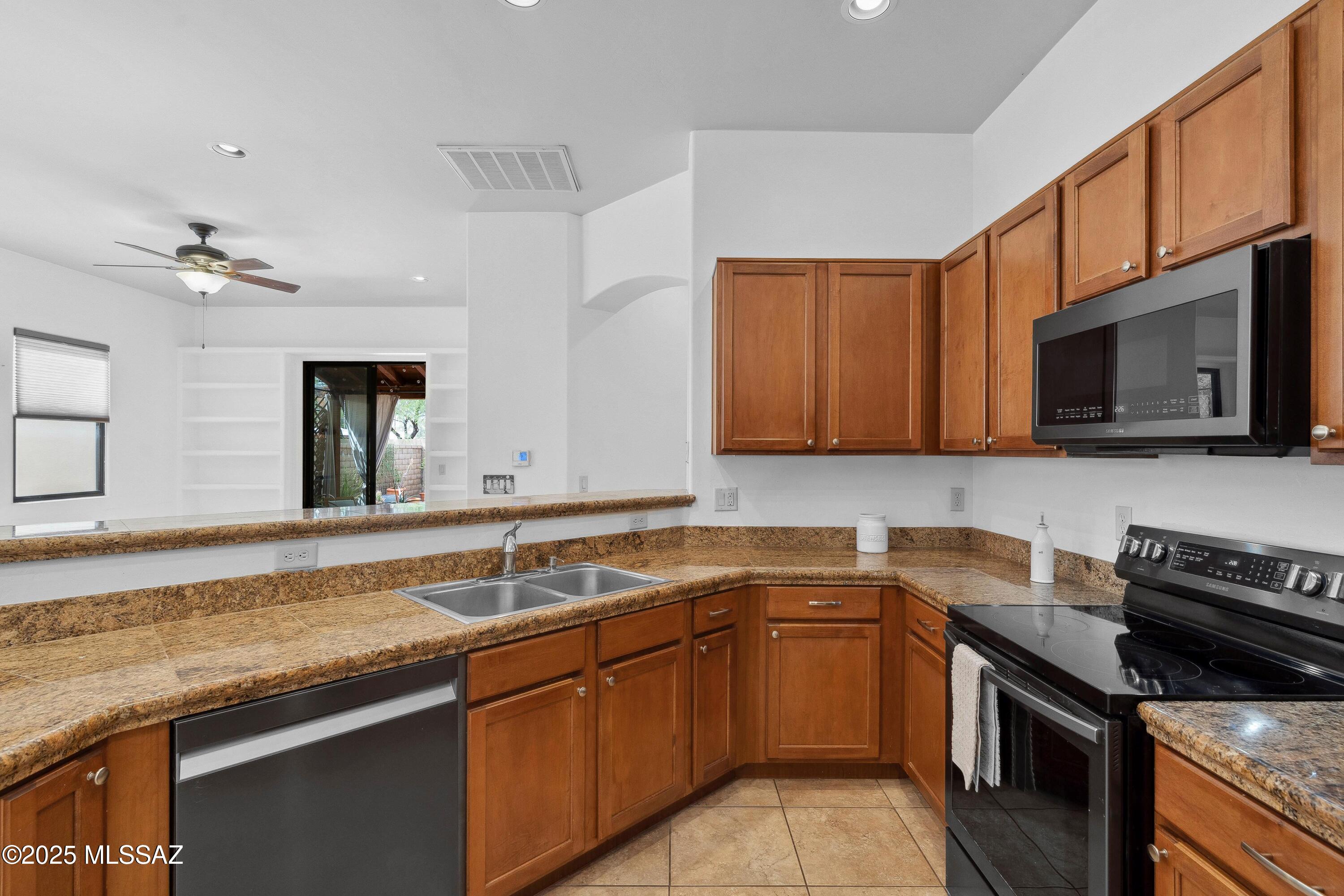 385 East Cedarvale Road Tucson, AZ 85704 - Photo 7 of 30