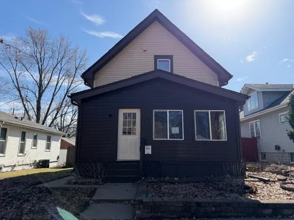 $214,900 | 844 Armstrong Avenue West, St. Paul, MN 55102