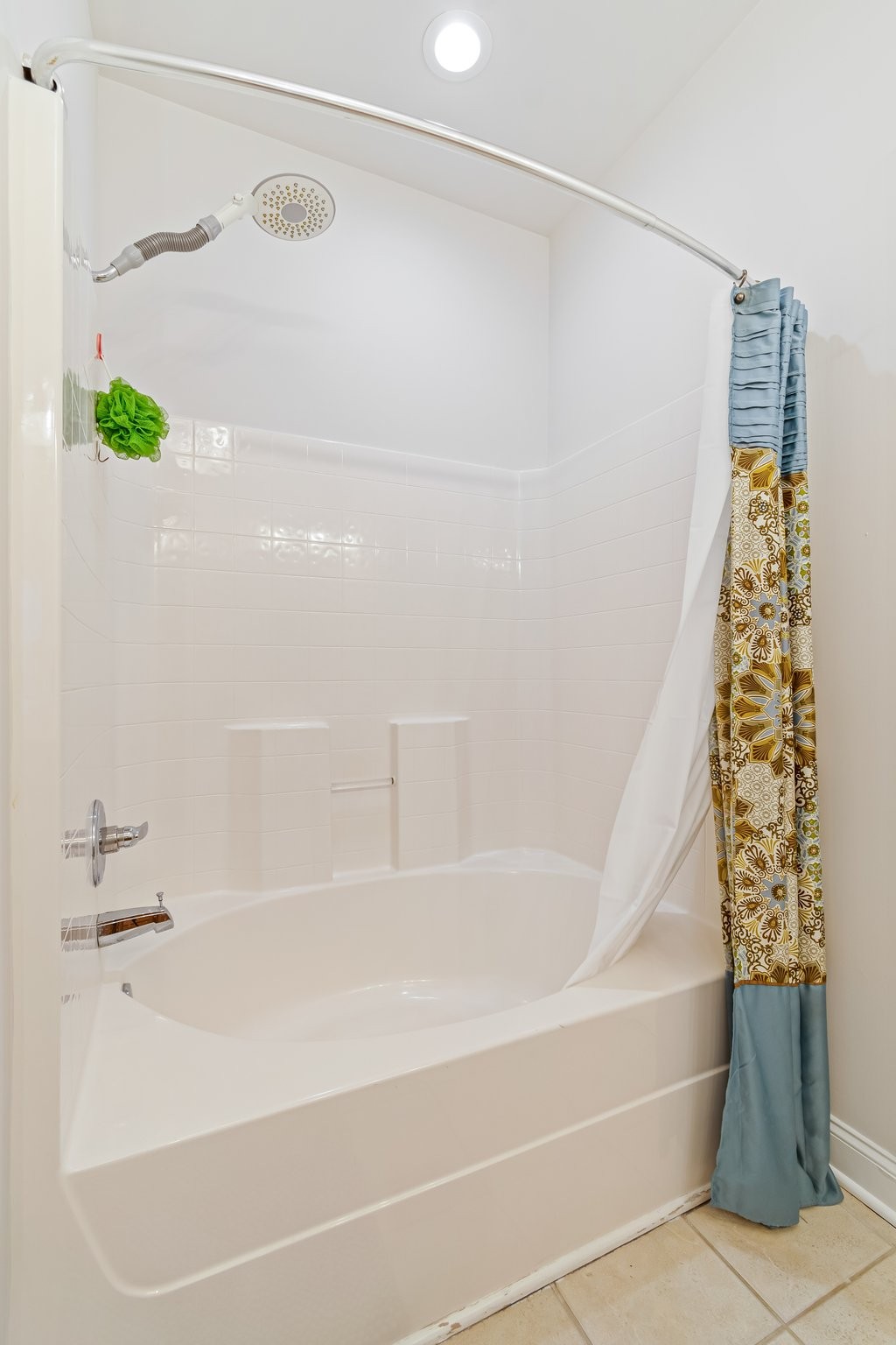 1685 Center Star Road Columbia, TN 38401 - Photo 29 of 68 a bathroom with a bathtub and shower