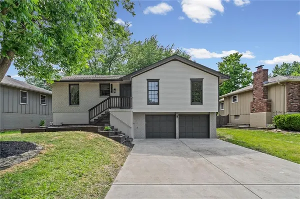 $299,000 | 3004 Iva Drive, Independence, MO 64057