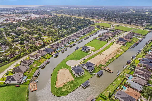 $299,000 | 608 Appia Drive, Kemah, TX 77565