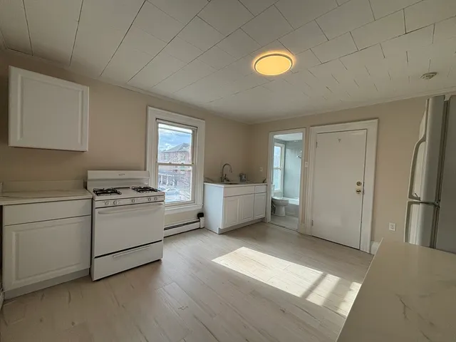 $1,990 | 71 West Wyoming Avenue, Unit 4, Melrose, MA 02176