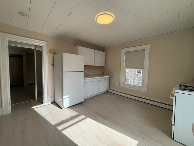 $1,990 | 71 West Wyoming Avenue, Unit 4, Melrose, MA 02176