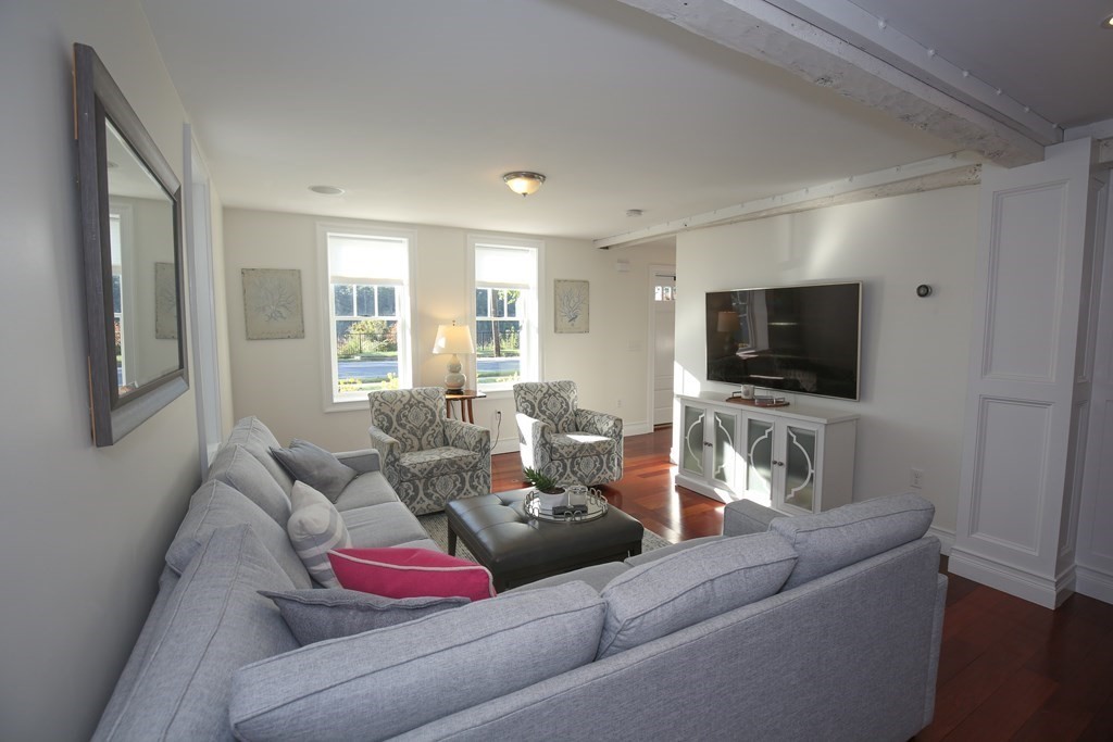 386 Main Street Amesbury, MA 01913 - Photo 15 of 42