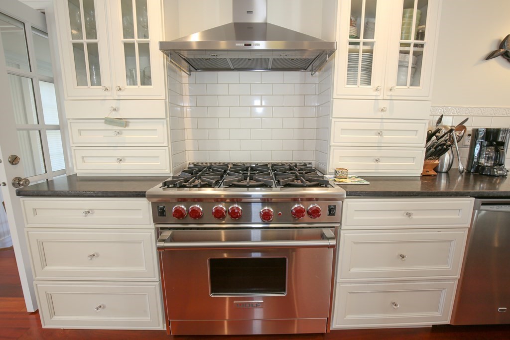 386 Main Street Amesbury, MA 01913 - Photo 8 of 42