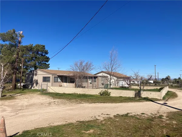 $2,000 | 10756 La Mirada Road, Phelan, CA 92371