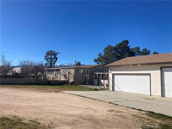 $2,000 | 10756 La Mirada Road, Phelan, CA 92371