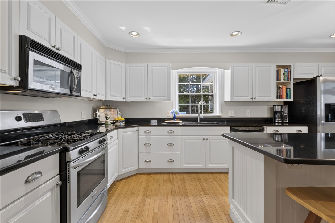 25 Dunns Corner Road Westerly, RI 02891 - Photo 10 of 39