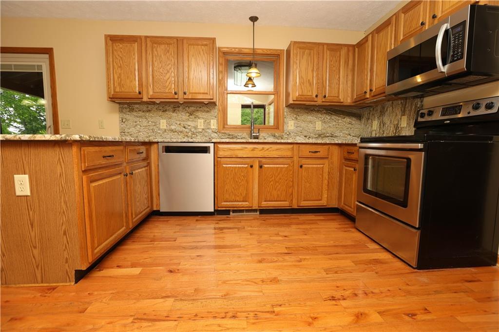 158 Snowdrift Road Eighty Four, PA 15330 - Photo 4 of 49