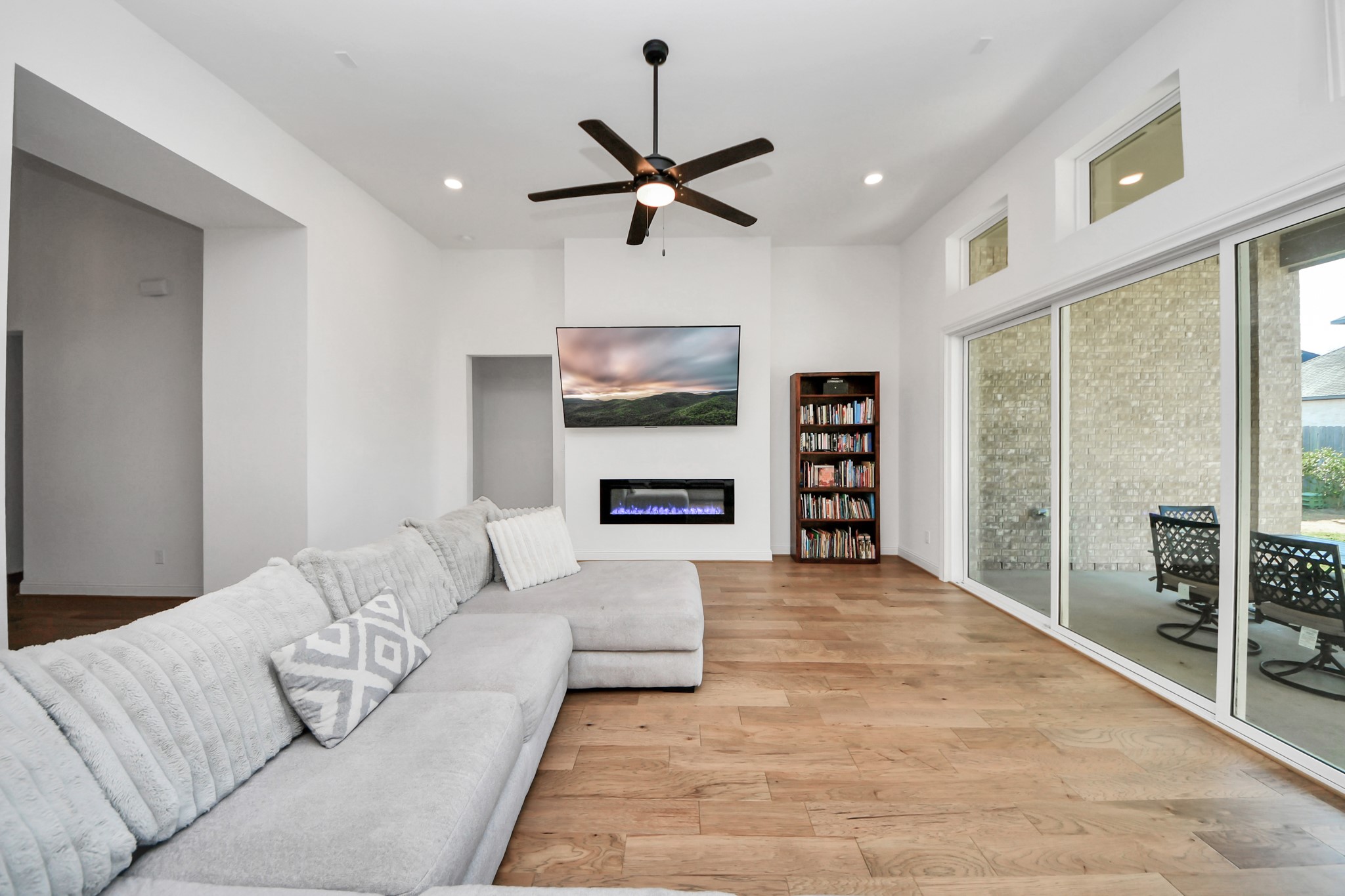 11914 Parsifal Creek Road Humble, TX 77346 - Photo 6 of 37 Living Area