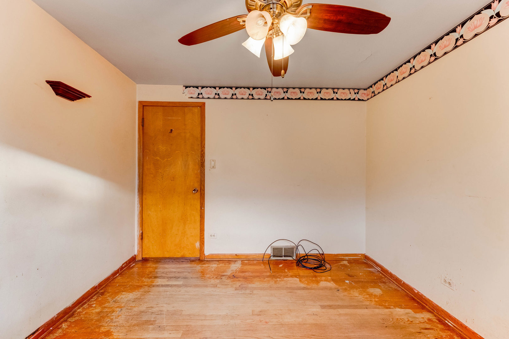 2117 West 71st Place Chicago, IL 60636 - Photo 18 of 31 a room with a window